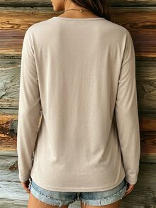 Selamara Kaos Kasual Retro Dasar Lengan Panjang Khaki Leher V Kancing Bahu Desain Ukuran Besar - Khaki - View 2