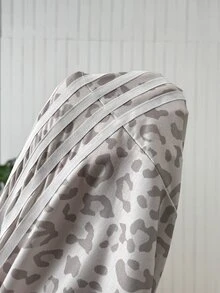 SHEIN EZwear Setelan 2 Potong Atasan dan Celana Motif Leopard Ukuran Besar untuk Musim Gugur - Grey - View 6