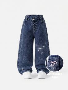 SHEIN Elladie kids 女童牛仔長褲，四季皆宜，時尚牛仔女孩休閒復古淺藍色，彈性腰帶不對稱設計，後口袋蝴蝶結刺繡圖案 - 深色水洗藍 - 查看 4