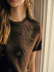 MOTF PREMIUM AUTUMN/WINTER GENTLE VINTAGE COMMUTER BANQUET LUXURY SOFT FLUFFY LONG HAIR HEAVY FLORAL BEAD EMBROIDERY DESIGN ROUND NECK SHORT SLEEVE CHOCOLATE 'S PULLOVER KNIT TOP - Chocolate Brown - View 2