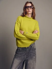 MOTF PREMIUM ATASAN RAJUT LONGGAR BERLEHER SEMI-TINGGI DENGAN DEKORASI KANCING - Mustard Yellow - View 6