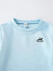 SHEIN 2 件套年轻男孩可爱休闲黄色刺绣运动衫和黑色裤子舒适服装，春季 - 淺藍色 - 查看 3