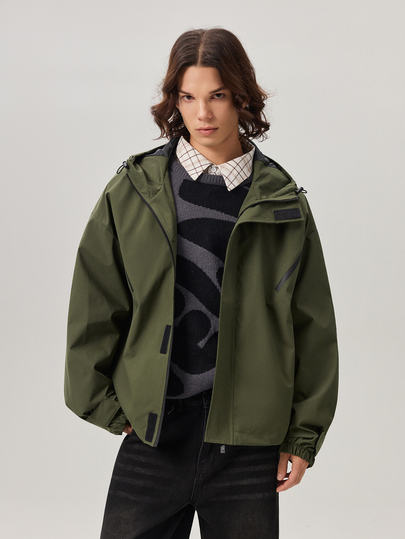 Vaulklash Men's Army Green Hooded Windbreaker Jacket With Graphic Zipper Detail And Tight Hem Urban Utility Style Long Drop Shoulder Woven Jacket