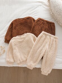 SHEIN Vintaside Kids 男嬰冬季可愛熊卡通刺繡抓絨中磅圓領長袖運動衫與休閒褲多件套裝，柔軟可愛3D熊耳朵與卡通刺繡設計，適合外出、公園遊玩或家庭聚會，拍照效果佳 - 彩色 - 查看 2
