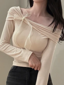 DAZY 純色修身露肩長袖蝴蝶結休閒度假優雅韓風春秋女款T恤 - 杏色 - 查看 4
