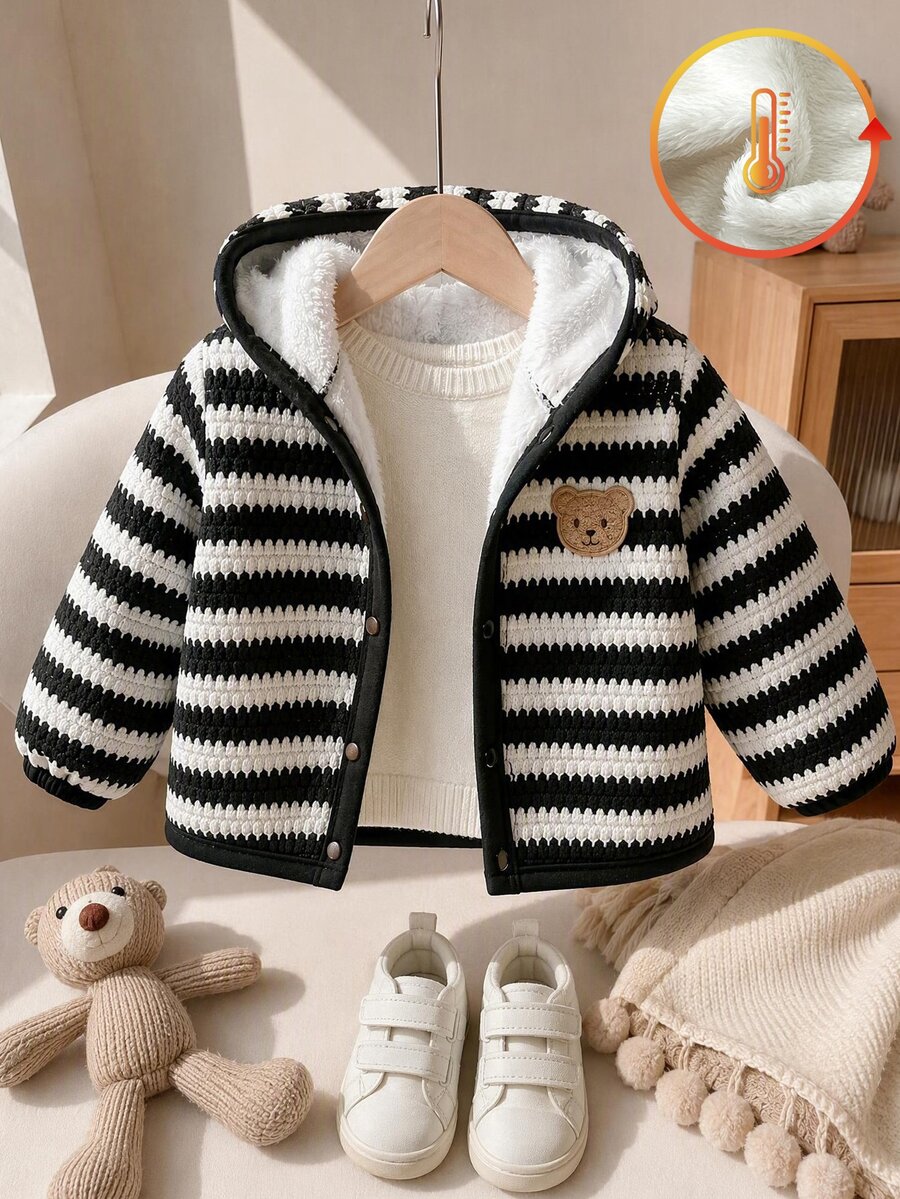SHEIN 幼兒男嬰連帽夾克開襟衫,可愛黑白條紋熊貼布,毛絨內裡,長袖連帽加厚戶外秋冬聖誕鈕扣款 - 黑與白 - 查看 1