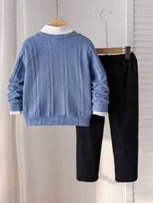 SHEIN 2 件套年轻男孩西装，提花圆领长袖运动衫和休闲裤，带腰带装饰，时尚百搭，适合生日派对、典礼、婚礼、洗礼、返校、运动季、万圣节、圣诞节 - 霧霾藍 - 查看 2