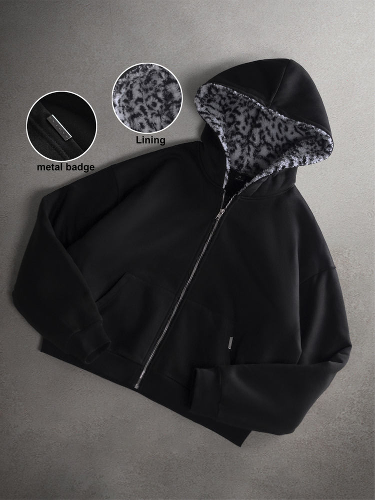 STYNVO Sweatshirt Berkerudung Pria dengan Bordir Huruf dan Lapisan Motif Leopard - Hitam - View 5