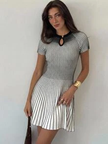 Aloruh 女款優雅休閒通勤極簡黑白格紋針織喇叭迷你洋裝，秋季女裝優雅洋裝，秋季女裝穿搭 - 黑與白 - 查看 5