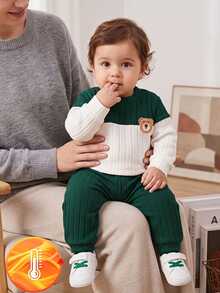 SHEIN Playful Pals 2pcs Toddler Boy Sweatshirt Pants Cute Preppy Dark Green White Bear Patch Ribbed Color Block Long Sleeve Round Neck Outdoor Autumn Fall Winter Plush - Dark Green - View 1