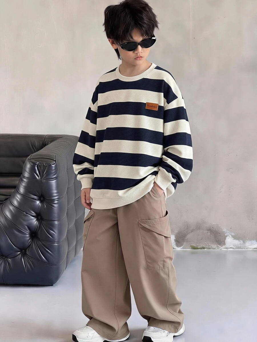 SHEIN 2件組兒童青少年男孩休閒軟綿條紋圓領套頭衛衣＋寬鬆貼袋直筒長褲 Y2K 套裝，適合秋冬、學校、家庭聚會、度假、派對，秋季穿搭，冬季穿搭，男孩套裝