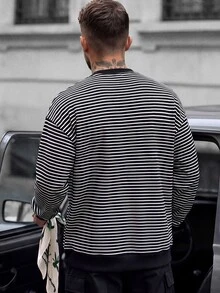 Manfinity Homme 男士舒適條紋布料長袖套頭襯衫，適合正式或休閒場合、休閒度假、晚餐聚會、簡約辦公、居家休閒穿著，百搭風格，適合自用或送給朋友的禮物，熱銷舒適條紋襯衫 - 黑與白 - 查看 2