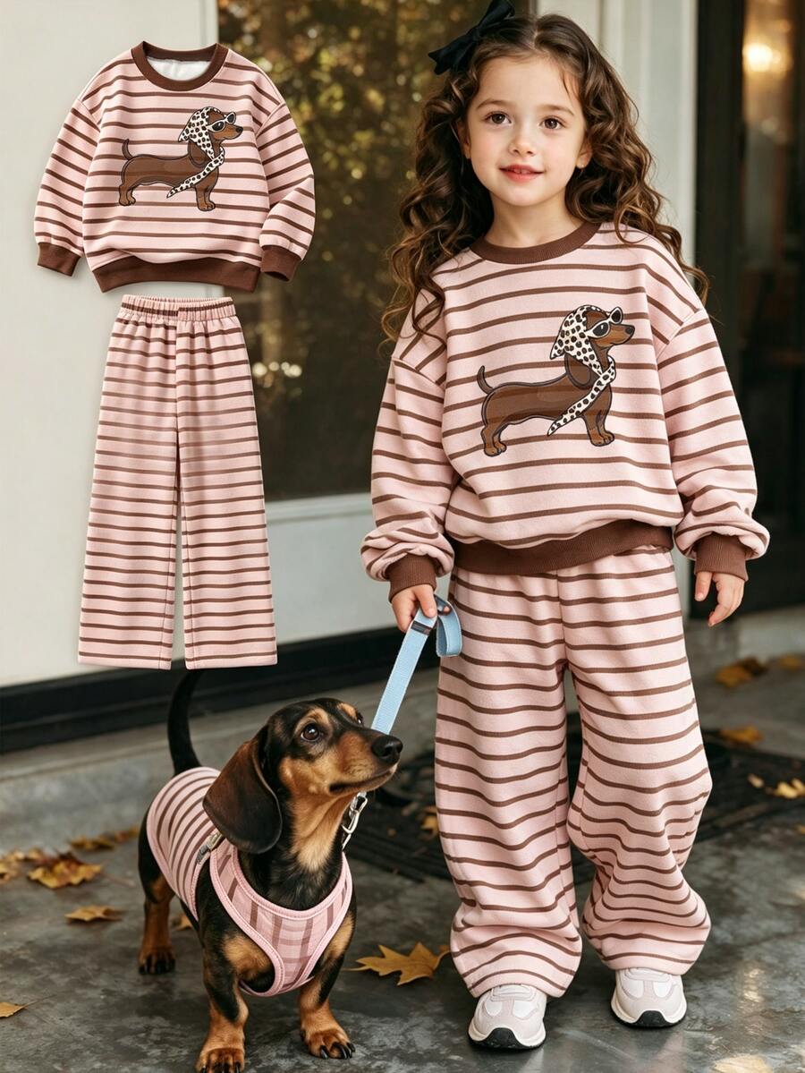 SHEIN Reset Phase 女童秋冬波點臘腸狗幼犬印花運動衫套裝,復古棕色調可愛臘腸狗圖案,寬鬆圓領長袖運動衫 + 搭配條紋寬腿褲,小女孩日常外出遛狗穿搭,時尚潮流兩件套,實用百搭秋冬童裝,萬聖節聖誕節開學可愛造型 - 彩色 - 查看 1