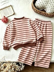 SHEIN Reset Phase 女童秋冬波點臘腸狗幼犬印花運動衫套裝，復古棕色調可愛臘腸狗圖案，寬鬆圓領長袖運動衫 + 搭配條紋寬腿褲，小女孩日常外出遛狗穿搭，時尚潮流兩件套，實用百搭秋冬童裝，萬聖節聖誕節開學可愛造型 - 彩色 - 查看 2