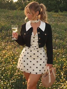 SHEIN MOD Blazer Pendek Klasik dan Elegan untuk Wanita Ukuran Besar, Kerah Peter Pan, Penutup Kancing Logam, Gaya Retro Pendek, untuk Kantor - Hitam dan Putih - View 7