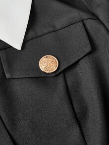 SHEIN MOD Blazer Pendek Klasik dan Elegan untuk Wanita Ukuran Besar, Kerah Peter Pan, Penutup Kancing Logam, Gaya Retro Pendek, untuk Kantor - Hitam dan Putih - View 4