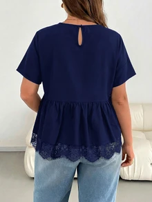 Shapeblank 大尺碼女款春夏時尚休閒寬鬆涼爽舒適日常基本百搭顯瘦黑色蕾絲飾邊下擺短袖娃娃上衣，外出上衣，極簡風，蕾絲飾邊黑色上衣，夏季襯衫 - 藏蓝色 - 查看 3