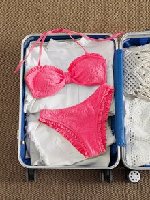 SHEIN Swim Swim Mod 新款女士优雅清新柠檬黄两件式泳衣，阳光黄奢华质感面料，花卉压纹荷叶边比基尼套装，可拆卸肩带的挂脖式抹胸上衣，高衩性感泳裤，休闲可爱俏皮的Y2K辣妹风沙滩装，适合音乐节、春夏海滩度假、泳池派对、海岛度假等场合，尽显摩登风情。 - 玫紅色 - 查看 5