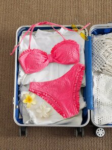 SHEIN Swim Swim Mod 新款女士优雅清新柠檬黄两件式泳衣，阳光黄奢华质感面料，花卉压纹荷叶边比基尼套装，可拆卸肩带的挂脖式抹胸上衣，高衩性感泳裤，休闲可爱俏皮的Y2K辣妹风沙滩装，适合音乐节、春夏海滩度假、泳池派对、海岛度假等场合，尽显摩登风情。 - 玫紅色 - 查看 3