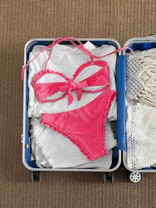 SHEIN Swim Swim Mod 新款女士优雅清新柠檬黄两件式泳衣，阳光黄奢华质感面料，花卉压纹荷叶边比基尼套装，可拆卸肩带的挂脖式抹胸上衣，高衩性感泳裤，休闲可爱俏皮的Y2K辣妹风沙滩装，适合音乐节、春夏海滩度假、泳池派对、海岛度假等场合，尽显摩登风情。 - 玫紅色 - 查看 4