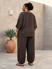 CurvyTilda 2026 Spring/Summer Women's Plus Size New Bold, Classy Feminine Style Tummy Control Fit Breathable Elegant Romantic Classic Brown Front Twist Short Sleeve Cropped Top And Tapered Pants Set - Brown - View 2