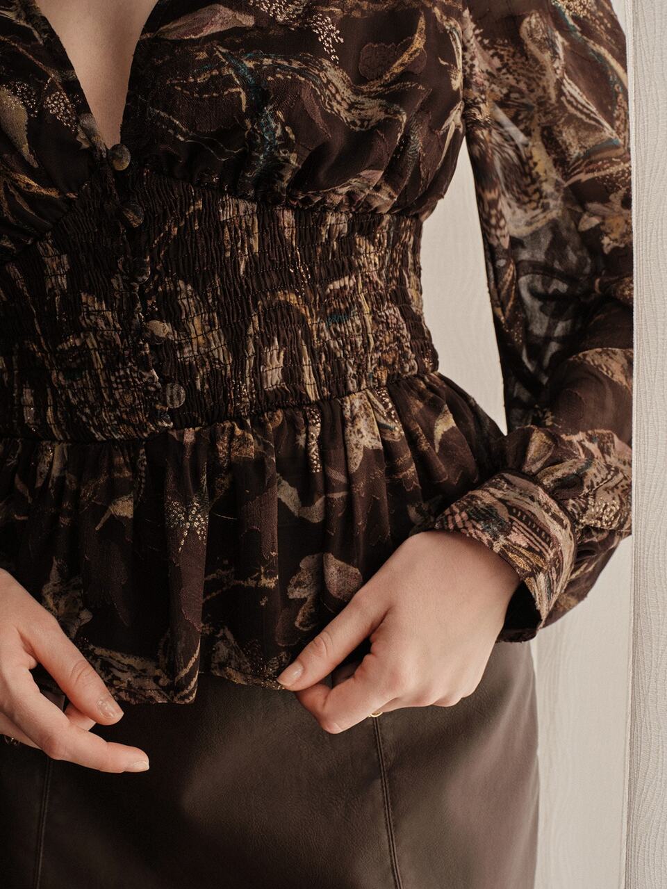 New Autumn Outfit Deep Shirred Vintage Floral Print Women's Blouse, Shirred Waist, Ruffle Hem, Long Sleeve, Cropped Top