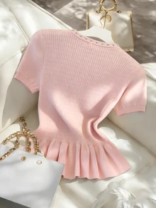 SHEIN 女士春夏休闲优雅百搭纯色圆领修身短袖开衫，领口饰有水钻和仿珍珠纽扣，单门襟荷叶边下摆，常规针织开衫。适合度假、通勤、夏季旅行、海滩穿着，尽显优雅气质。 - 粉色 - 查看 2