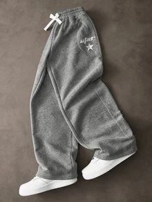 SHEIN Celana Jogging Anak Laki-Laki Remaja Kasual, Serbaguna, Nyaman, Warna Abu-abu, Efek Lusuh, Motif Cetak, Potongan Lurus, Potongan Longgar, Cocok untuk Kembali ke Sekolah, Pesta Ulang Tahun, Acara Malam Hari, Pertunjukan, Pernikahan, Pembaptisan, Upacara Pembukaan, dan Acara Lainnya, Nyaman untuk Dipakai Sehari-hari, Cocok untuk Sekolah, Perjalanan, Olahraga, dan Semua Musim - Grey - View 8
