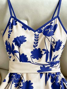 SHEIN Franclia 花卉撞色系带吊带连衣裙，隐形拉链，可调节搭扣，简约风格，3D立体剪裁效果，飘逸束腰连衣裙，适合夏季度假、春夏通勤、居家、约会、日常生活、夏季派对、海滩、毕业典礼等场合，百搭休闲。束腰连衣裙，喇叭腰连衣裙，花卉束腰连衣裙 - 藍色 - 查看 4