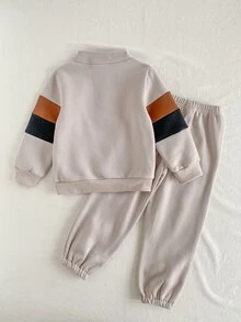SHEIN Playful Pals 2件組幼童男童學院風米色棕黑拼色拉鍊貼布長袖高領休閒校園秋季套頭毛衣上衣＋慢跑褲 - 白色 - 查看 2