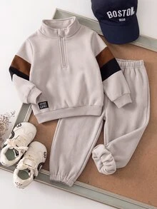 SHEIN Playful Pals 2件組幼童男童學院風米色棕黑拼色拉鍊貼布長袖高領休閒校園秋季套頭毛衣上衣＋慢跑褲 - 白色 - 查看 1