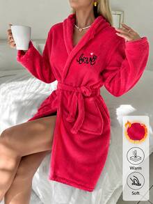SHEIN Cottnline رداء منزلي نسائي أحمر فروي مع تطريز تفاصيل الحب، أكمام طويلة، دافئ ومريح مع حزام - الأحمر - مشاهدة 5
