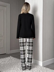 SHEIN طقم بيجامة نسائي مريح بقمة بأكمام طويلة مطبوعة بقلوب وبنطال كاروهات - أبيض وأسود - مشاهدة 2