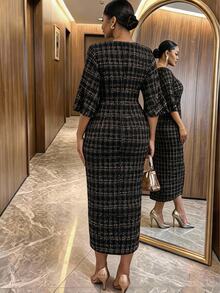 SHEIN Lady فستان أنيق بمقاس كبير بنقشة مربعات مع طيات وفتحة أمامية للعمل والحفلات والمكتب باللون الأسود ملابس مكتب صيفية للنساء فساتين حفلة هالوين للنساء - الأسود - مشاهدة 2