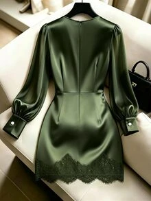 Franclia Women's Short Dress With High Neck, Satin Satin Sleeves, Bodycon Hem And Contrast Lace - Green - View 3