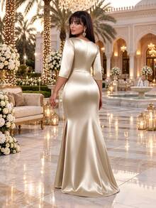 SHEIN Lady Gaun Satin Elegan Ukuran Plus dengan Lipit dan Belahan Depan untuk Musim Gugur - Emas - View 2