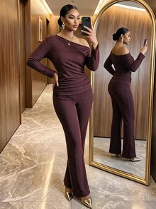 SHEIN Lady CURVE Setelan 2 Potong untuk Wanita Ukuran Plus: Kaos Lengan Panjang Bahu Asimetris Warna Polos dan Celana Flare untuk Musim Gugur - Coklat - View 3