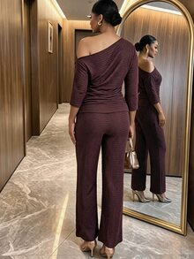 SHEIN Lady CURVE Setelan 2 Potong untuk Wanita Ukuran Plus: Kaos Lengan Panjang Bahu Asimetris Warna Polos dan Celana Flare untuk Musim Gugur - Coklat - View 2