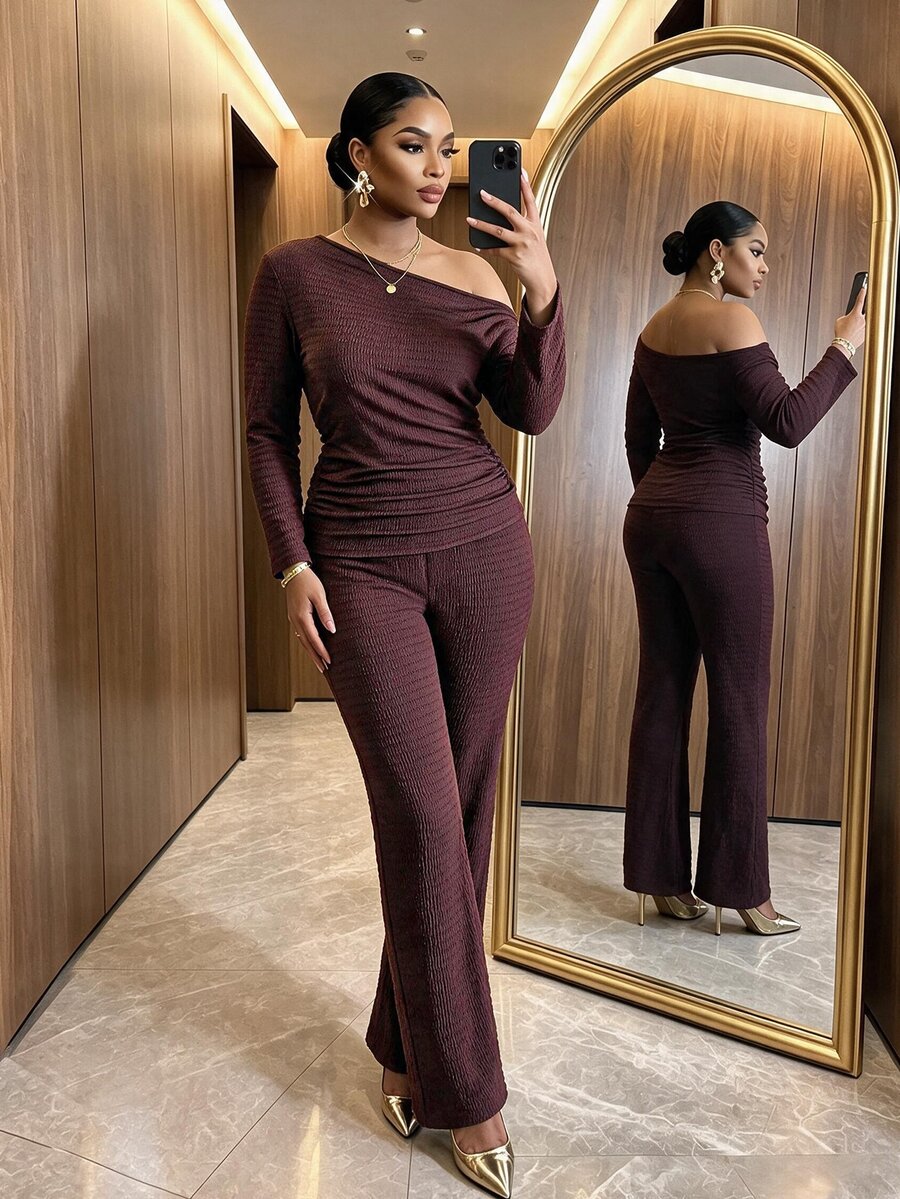 SHEIN Lady CURVE Setelan 2 Potong untuk Wanita Ukuran Plus: Kaos Lengan Panjang Bahu Asimetris Warna Polos dan Celana Flare untuk Musim Gugur - Coklat - View 1