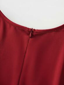 Franclia 女款小高領短洋裝，緞面袖子，貼身下擺，對比蕾絲設計 - 酒紅色 - 查看 6