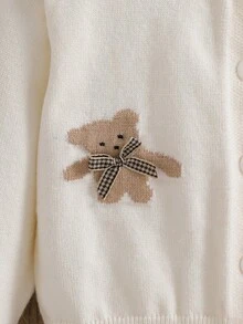 SHEIN Vintaside Kids 女嬰甜美可愛杏色小熊提花紋理圓領標準肩長袖開襟針織衫，寬鬆版型百搭優雅，柔軟舒適，適合日常穿著、外出、旅行場景與假日穿搭，秋冬款 - 白色 - 查看 5