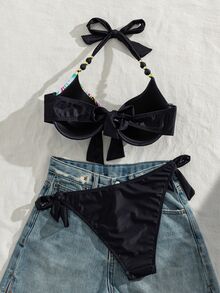 SHEIN Swim 美式辣妹度假風定位印花黑色底彩色蝴蝶印花掛脖式托高比基尼上衣，附蝴蝶結與珠飾細節，後綁帶側綁三角泳褲，夏季度假遊艇旅行攝影小眾吸睛青春旅行拍照打卡休閒度假派對酷帥前衛風 - 黑色 - 查看 6