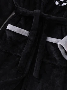男童居家服，保暖柔軟親膚抓絨足球刺繡連帽設計腰帶睡袍，秋冬款 - 黑色 - 查看 5