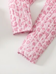 Elladie kids 女童粉色豹紋連帽兩件套，粉色滿版豹紋連帽長袖上衣，弧形下擺開衩設計，搭配豹紋長褲，適合日常上學、戶外拍照、拜訪親友、郊外出遊，春秋穿著，時尚有型 - 粉色 - 查看 7