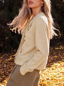 Anewsta Cardigan Rajut Wanita Elegan Gaya Prancis Musim Gugur dengan Hiasan Manik-Manik Bordir, Cocok untuk Kantor atau Makan Siang Santai, Warna Beige - Unta - View 7