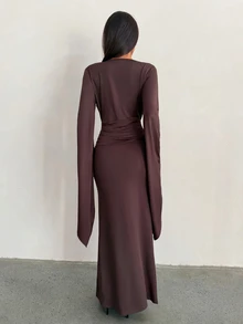 Aloruh 女款秋冬深V領金屬裝飾喇叭袖洋裝 - 棕色 - 查看 3