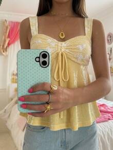 CovetEZ Tank Top Wanita Serbaguna dengan Tali Ikat Berbahan Renda Prancis untuk Kencan, Makan Siang, Liburan, Motif Bunga Putih, Musim Panas, Gaya Cottagecore, dan Romantis. - Kuning - View 2