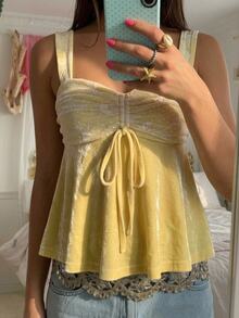 CovetEZ Tank Top Wanita Serbaguna dengan Tali Ikat Berbahan Renda Prancis untuk Kencan, Makan Siang, Liburan, Motif Bunga Putih, Musim Panas, Gaya Cottagecore, dan Romantis. - Kuning - View 1
