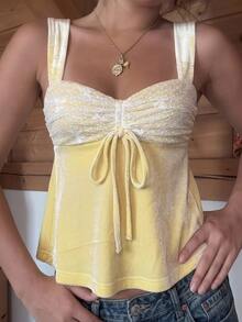 CovetEZ Tank Top Wanita Serbaguna dengan Tali Ikat Berbahan Renda Prancis untuk Kencan, Makan Siang, Liburan, Motif Bunga Putih, Musim Panas, Gaya Cottagecore, dan Romantis. - Kuning - View 5