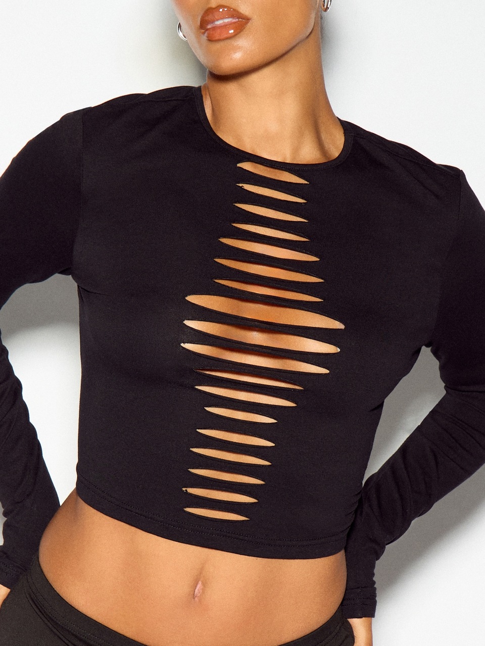 SUMWON WOMEN Long Sleeve Crew Neck Cut-Out Slash Detail Crop Top Fitted Stretch Knit Festival Party Night Out Night Out Top